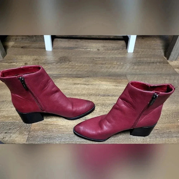 Circus by Sam Edelman Red Studded Ankle Boots Size 7 - Picture 2 of 12